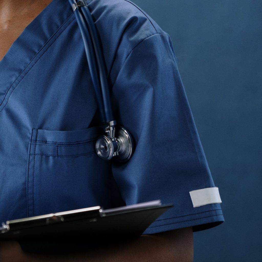 Lei da Enfermagem aguarda julgamento da ADI e SindHosp orienta serviços de saúde sobre o tema
