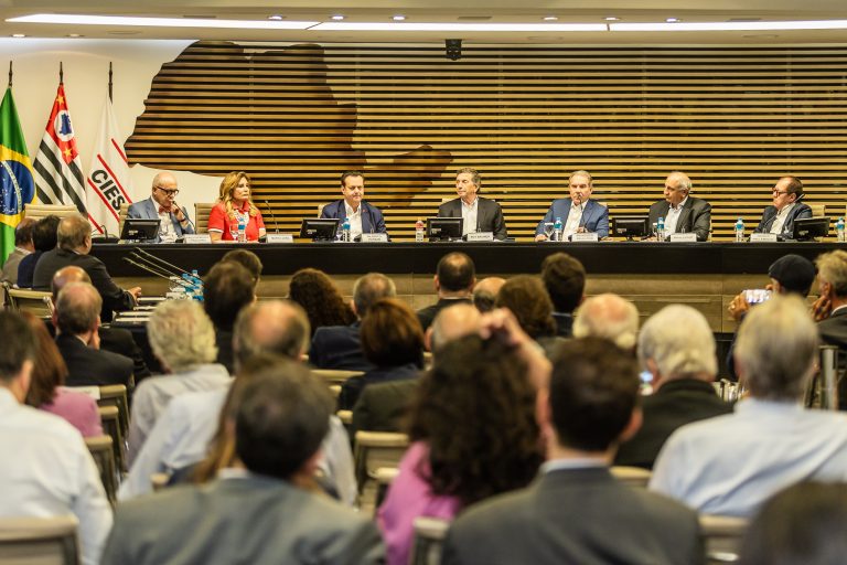 Gilberto Kassab participa de evento da FESAÚDE-SP e ComSaúde